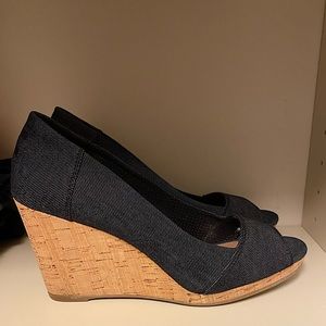 Toms Stella Denim Peep Toe Wedges size 9